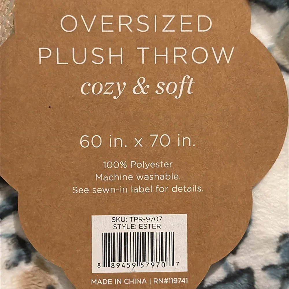 OVERSIZED PLUSH THROW BLANKET COZY & SOFT